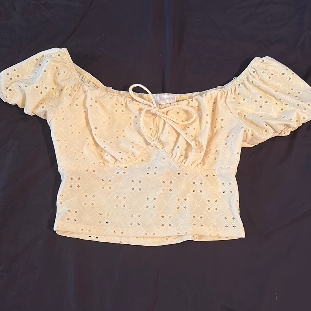 Cute yellow crop top